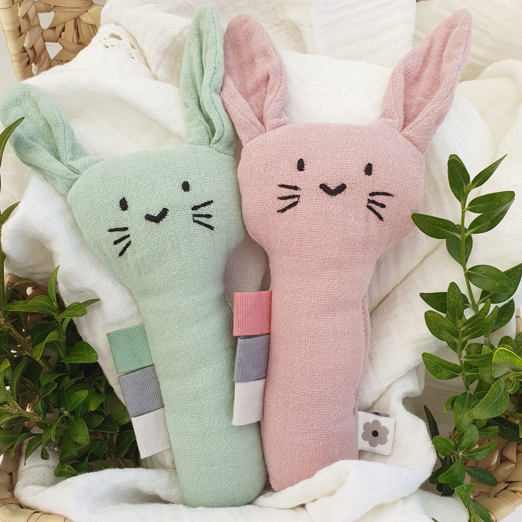 Soft rattle rabbit pale mauve | Summerville organic